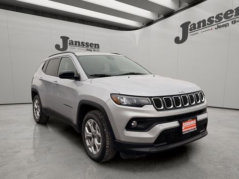 Used 2025 Jeep Compass Latitude image 6