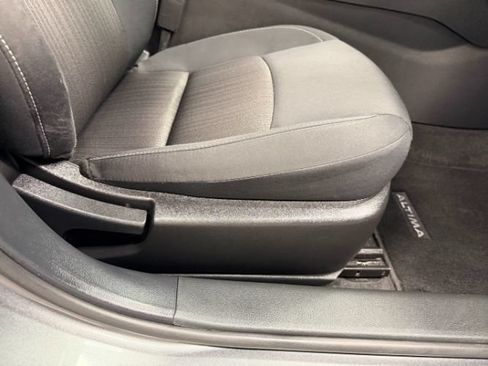 Used 2025 Nissan Altima 2.5 SV FWD image 32