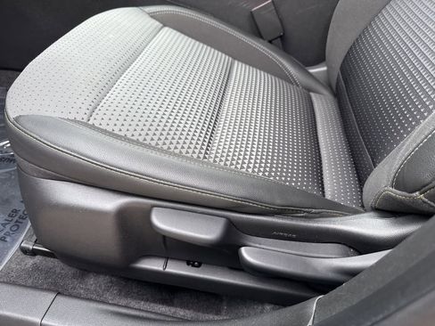 Used 2024 Chevrolet Trax LT w/ Driver Confidence Package image 8