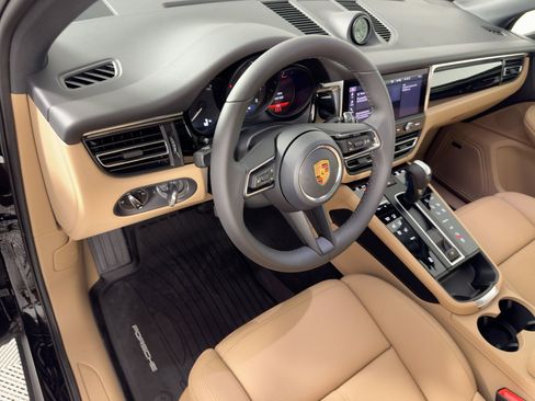 Used 2026 Porsche Macan image 4