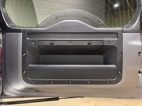 Used 2023 Land Rover Defender 130 SE image 49