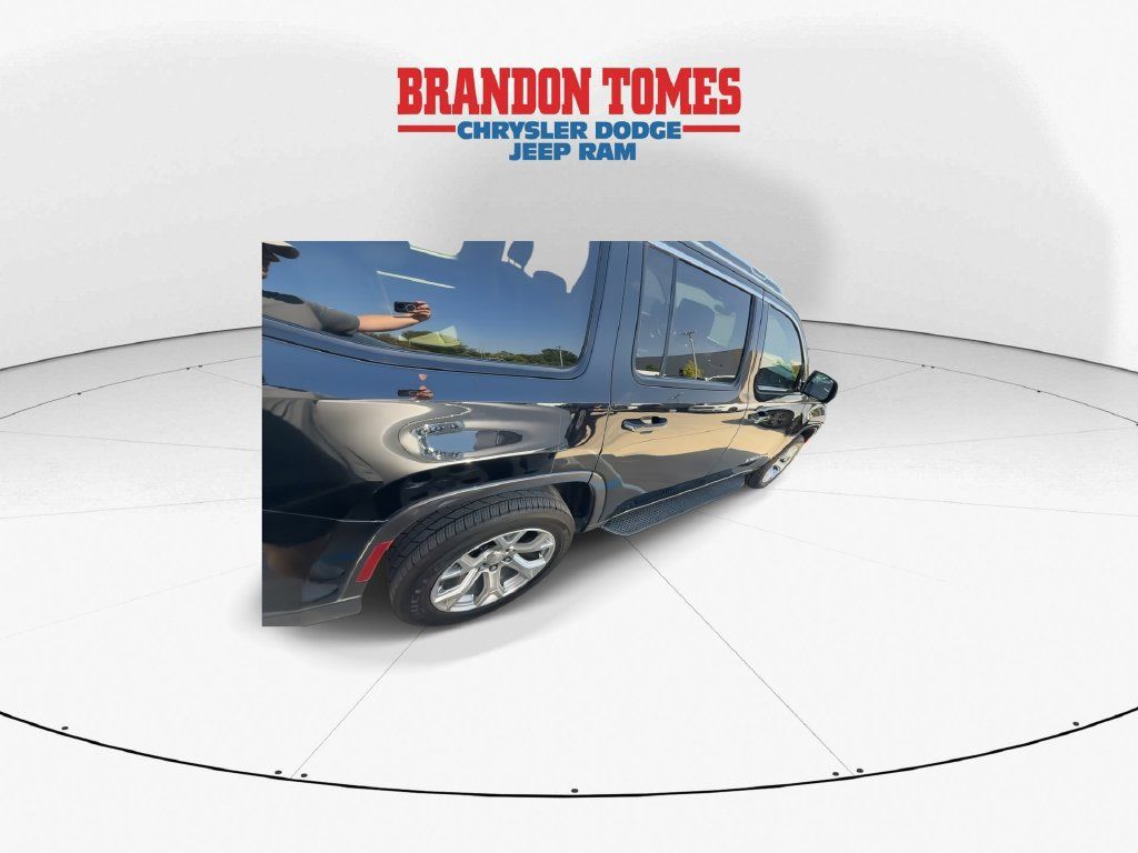 Used 2022 Jeep Wagoneer Series II AWD/4WD image 8