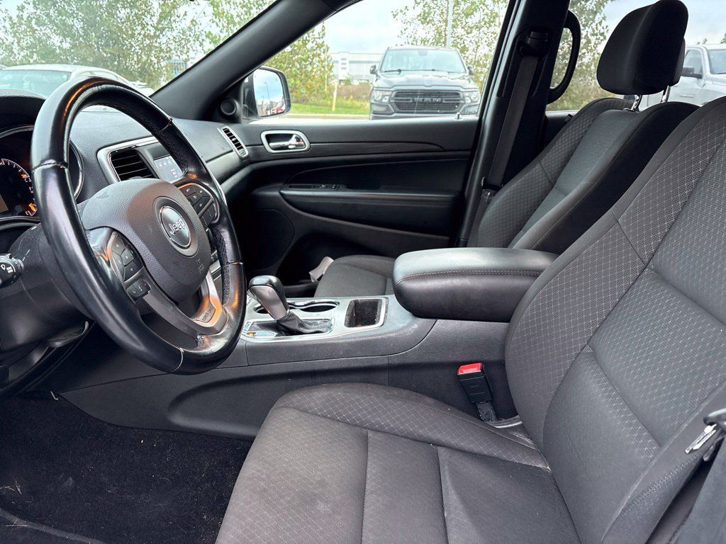 Used 2021 Jeep Grand Cherokee Laredo AWD/4WD image 8