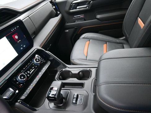 Used 2025 GMC Sierra 1500 AT4 w/ AT4 Premium Package image 21