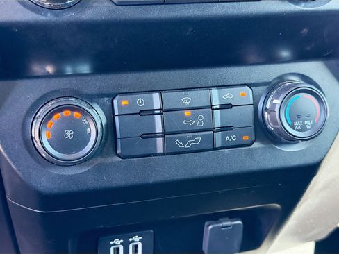 Used 2020 Ford F150 XLT image 30