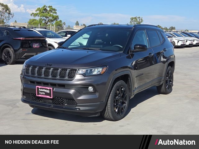 Used 2023 Jeep Compass Latitude AWD/4WD image 1