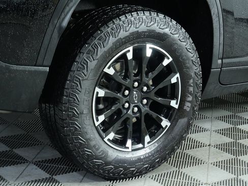 Used 2024 Chevrolet Traverse Z71 AWD/4WD image 11