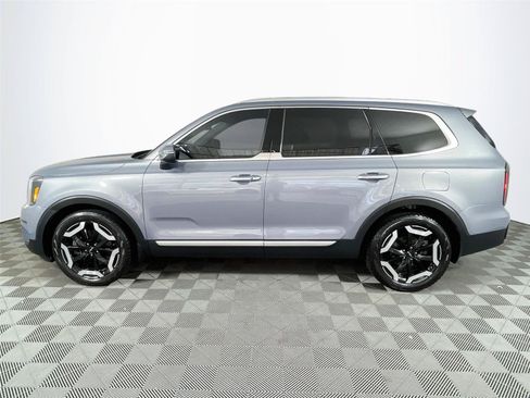 Used 2024 Kia Telluride EX FWD image 4
