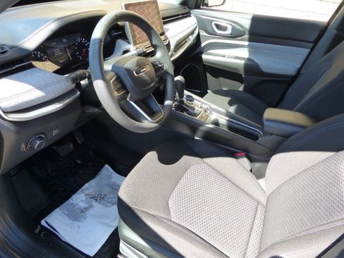 Used 2024 Jeep Compass Sport image 23