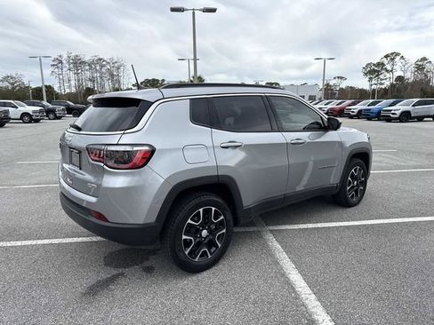 Used 2022 Jeep Compass Latitude w/ Sun and Sound Group image 3