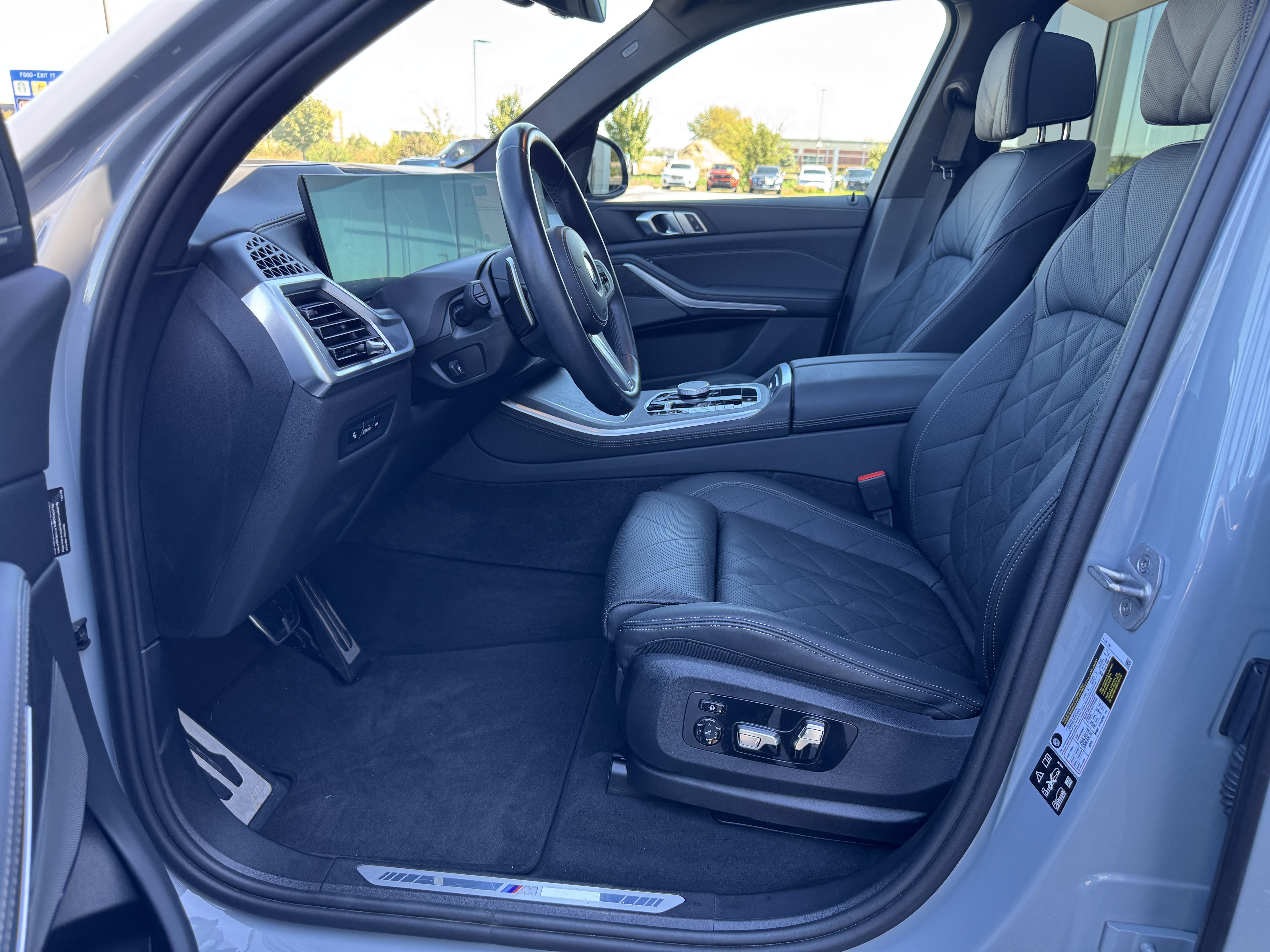 Used 2024 BMW X5 xDrive40i w/ M Sport Package AWD/4WD image 14