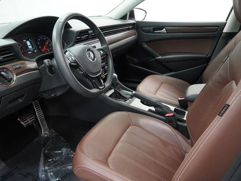 Used 2022 Volkswagen Passat 2.0T FWD image 18