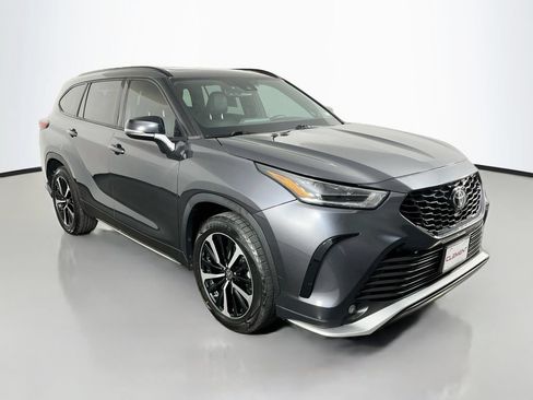 Used 2021 Toyota Highlander XSE AWD/4WD image 3