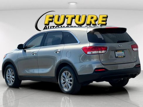 Used 2017 Kia Sorento FWD w/ LX Convenience Package image 6