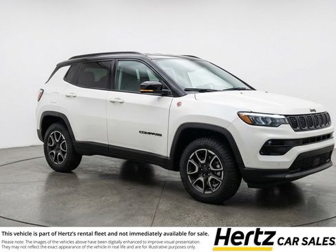 Used 2025 Jeep Compass Trailhawk image 1