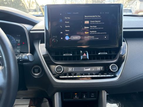 Used 2023 Toyota Corolla Cross XLE image 21