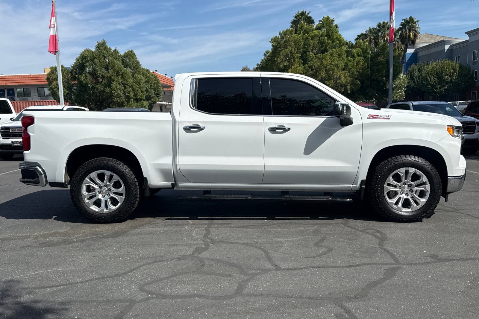 Used 2023 Chevrolet Silverado 1500 LTZ w/ LTZ Convenience Package II AWD/4WD image 3