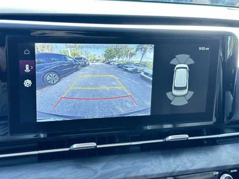 Used 2024 Kia Carnival EX FWD image 20