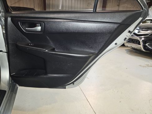 Used 2017 Toyota Camry SE w/ Moonroof Package FWD image 24