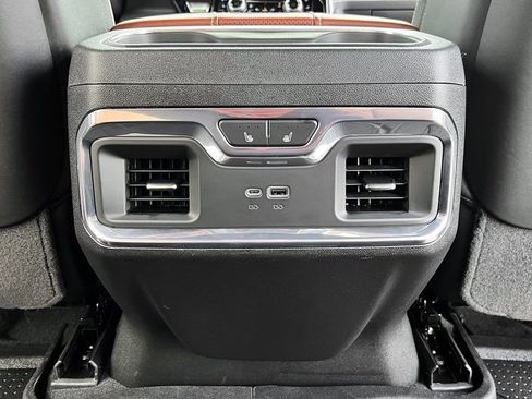 Used 2025 GMC Sierra 3500 Denali Ultimate image 28