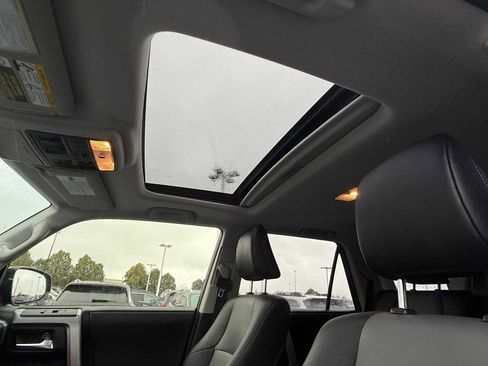 Used 2022 Toyota 4Runner SR5 Premium image 16