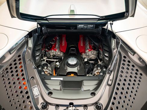 Used 2025 Ferrari SF90 Spider image 24