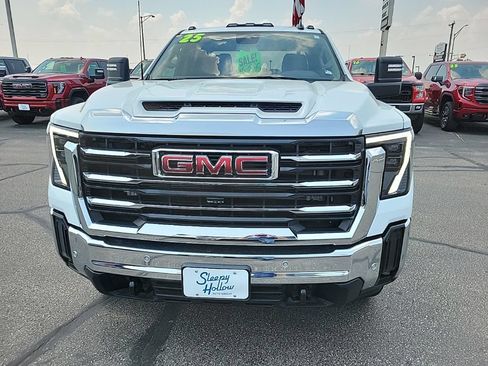 Used 2025 GMC Sierra 2500 SLE w/ SLE Value Package; AWD/4WD image 2