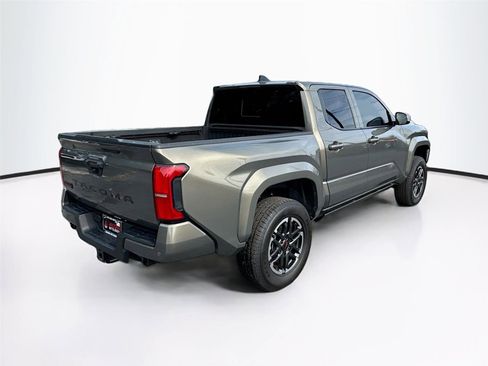 Used 2024 Toyota Tacoma TRD Sport w/ TRD Sport Upgrade Package image 5