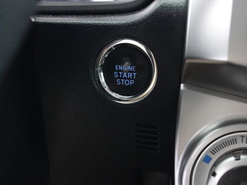 Used 2017 Toyota 4Runner Limited AWD/4WD image 18