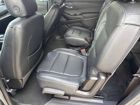 Used 2023 Chevrolet Traverse LT FWD image 20