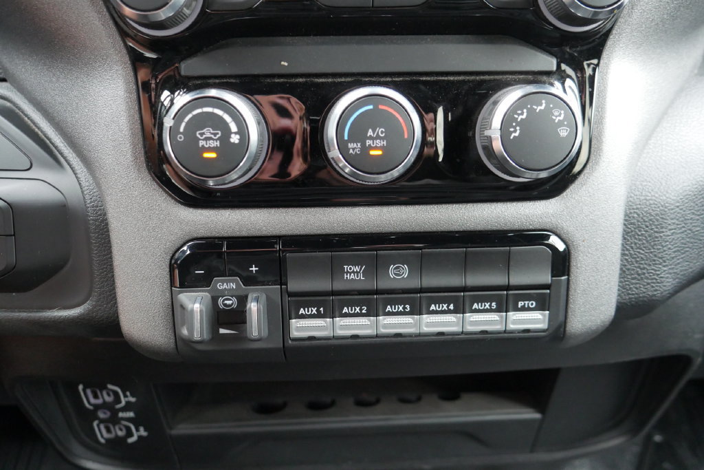 Used 2025 RAM 5500 Tradesman w/ Chrome Appearance Group AWD/4WD image 16