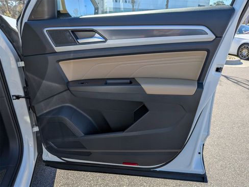 Used 2022 Volkswagen Atlas Cross Sport SE image 35