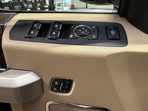 Used 2018 Ford F350 Lariat w/ Chrome Package image 26