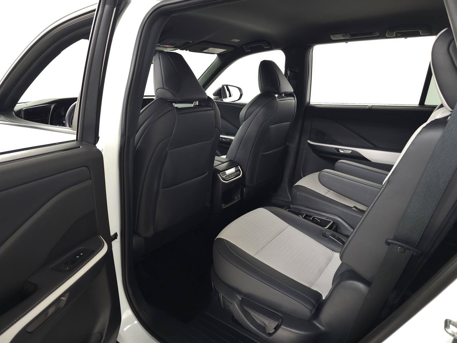 Used 2024 Lexus TX 500h AWD w/ Technology Package image 32