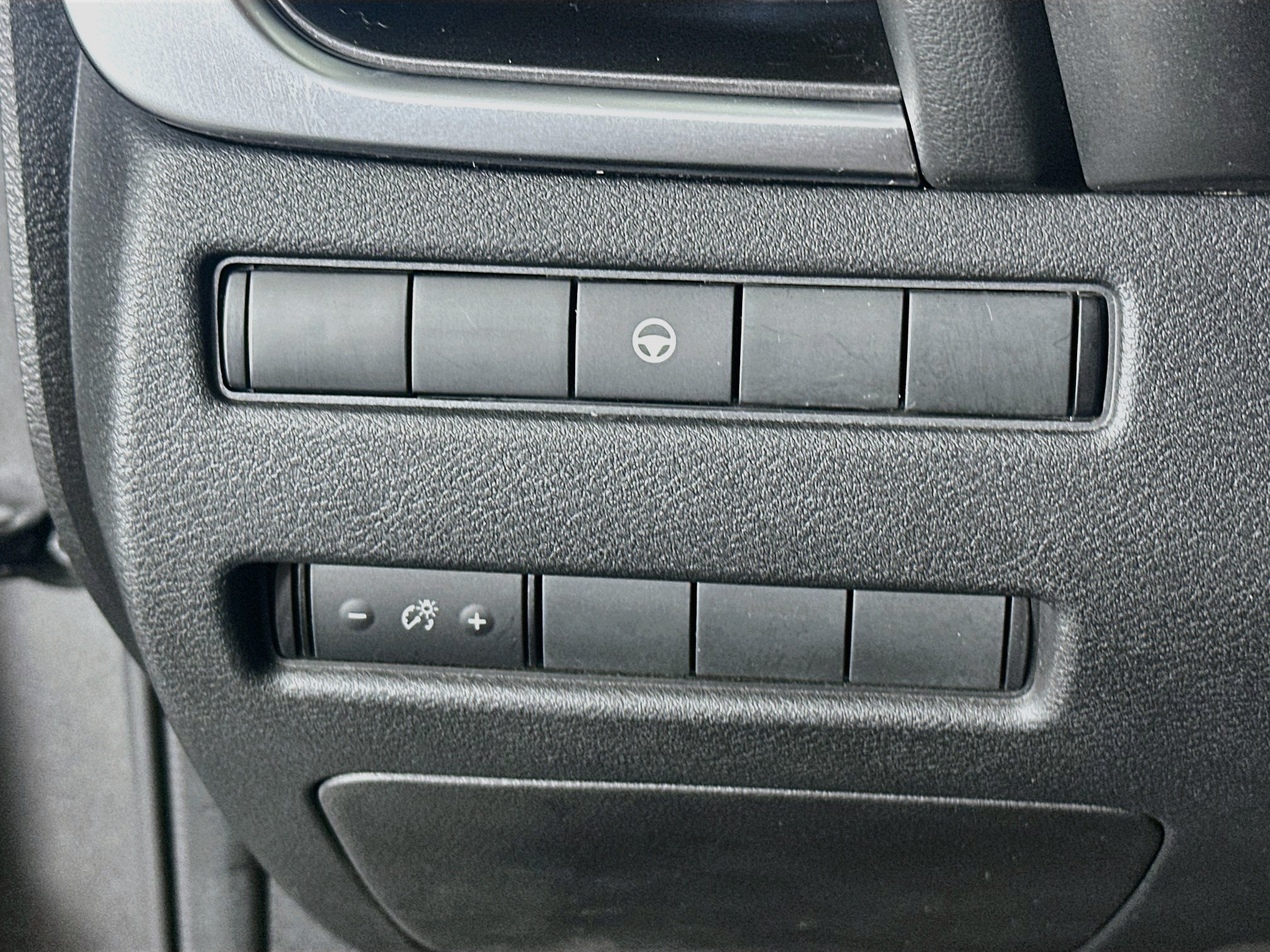 Used 2023 Nissan Rogue SV FWD image 17