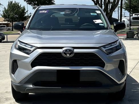 Used 2024 Toyota RAV4 LE FWD image 9