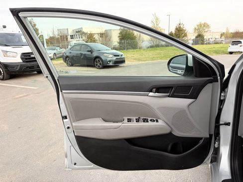 Used 2019 Hyundai Elantra SEL image 11
