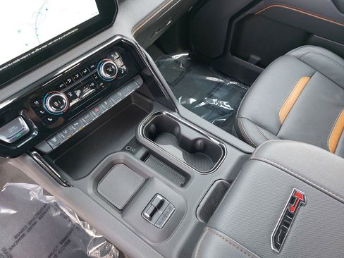 Used 2025 GMC Sierra 3500 AT4 w/ AT4 Premium Plus Package image 26