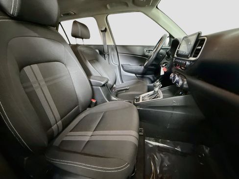 Used 2023 Hyundai Venue SEL FWD image 29