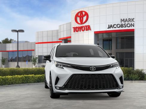 New 2026 Toyota Sienna XSE FWD image 16