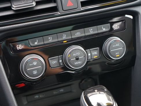 Used 2024 Volkswagen Taos SEL image 27