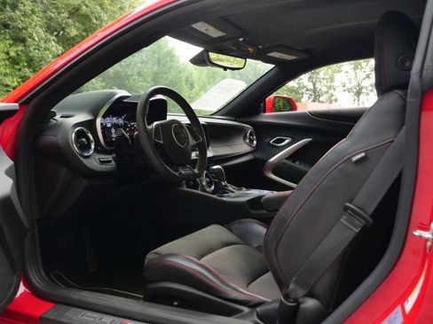 Used 2022 Chevrolet Camaro ZL1 RWD image 15