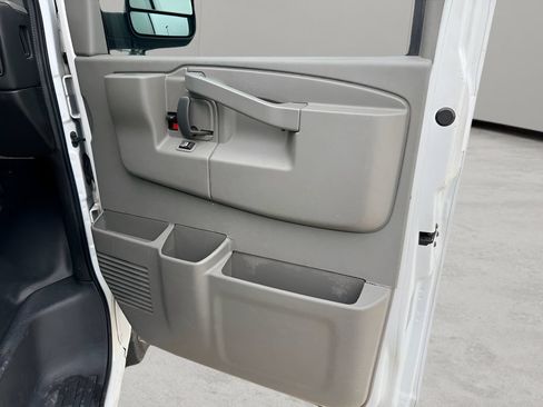 Used 2016 Chevrolet Express 2500 RWD image 24