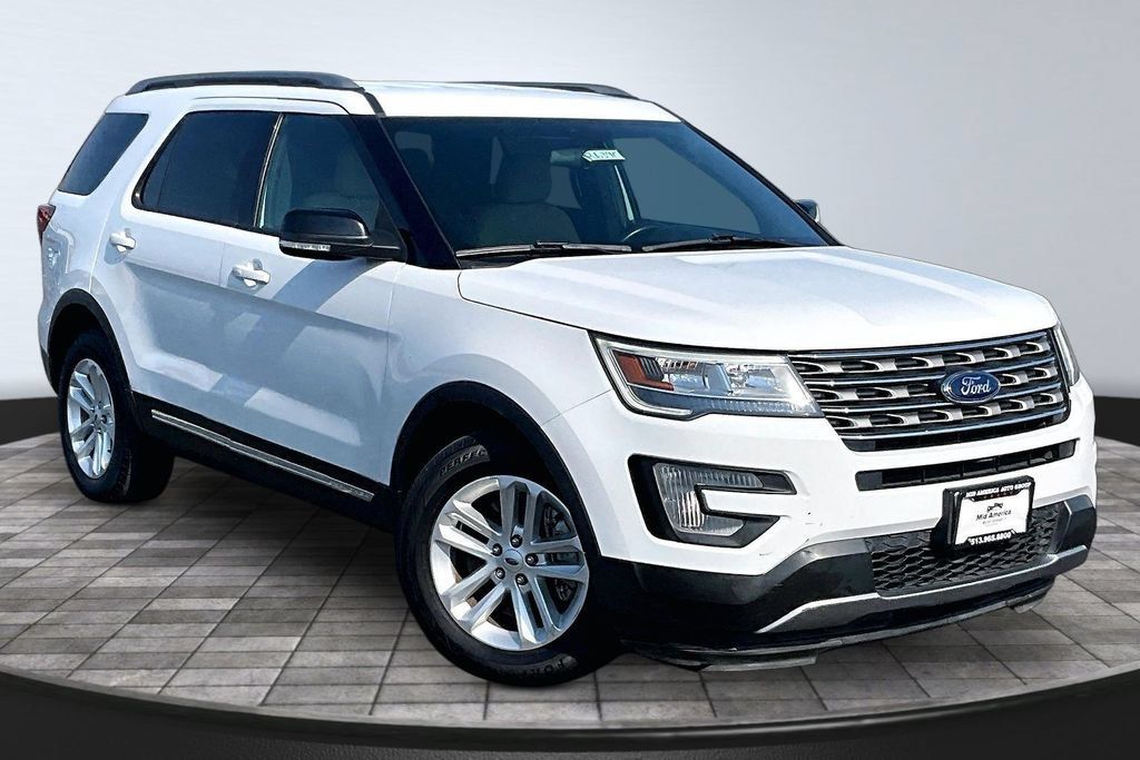 Used 2017 Ford Explorer XLT FWD image 12