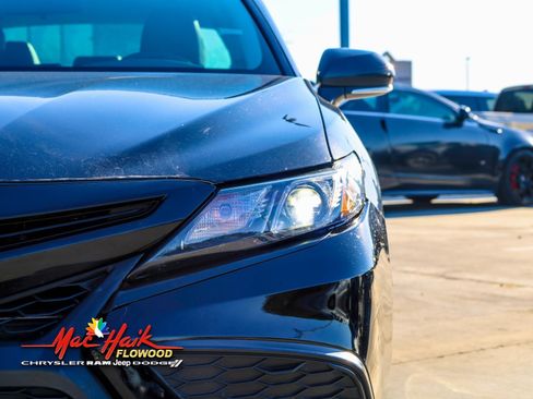 Used 2024 Toyota Camry SE image 4