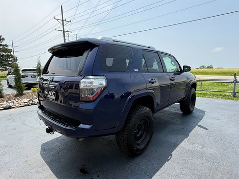 Used 2017 Toyota 4Runner SR5 Premium AWD/4WD image 6