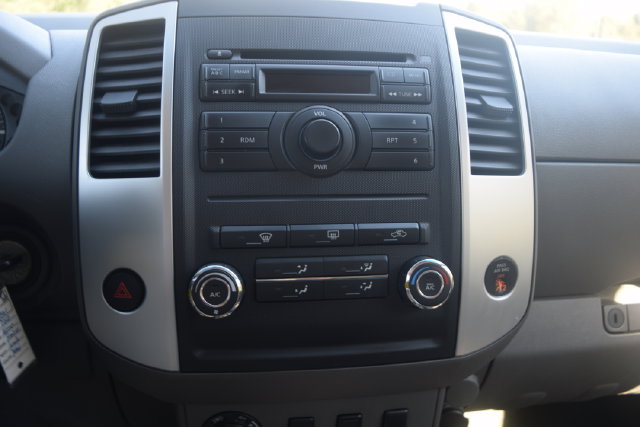 Used 2010 Nissan Frontier SE AWD/4WD image 19