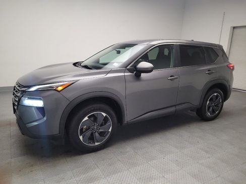Used 2024 Nissan Rogue SV FWD image 2