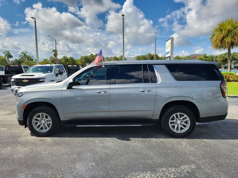 Used 2024 Chevrolet Suburban LT RWD image 6