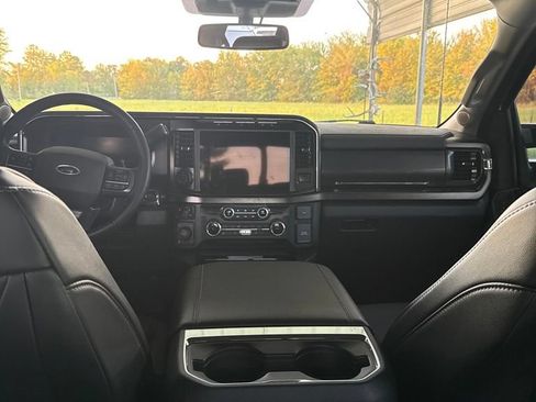 Used 2024 Ford F250 Lariat w/ Lariat Ultimate Package AWD/4WD image 19